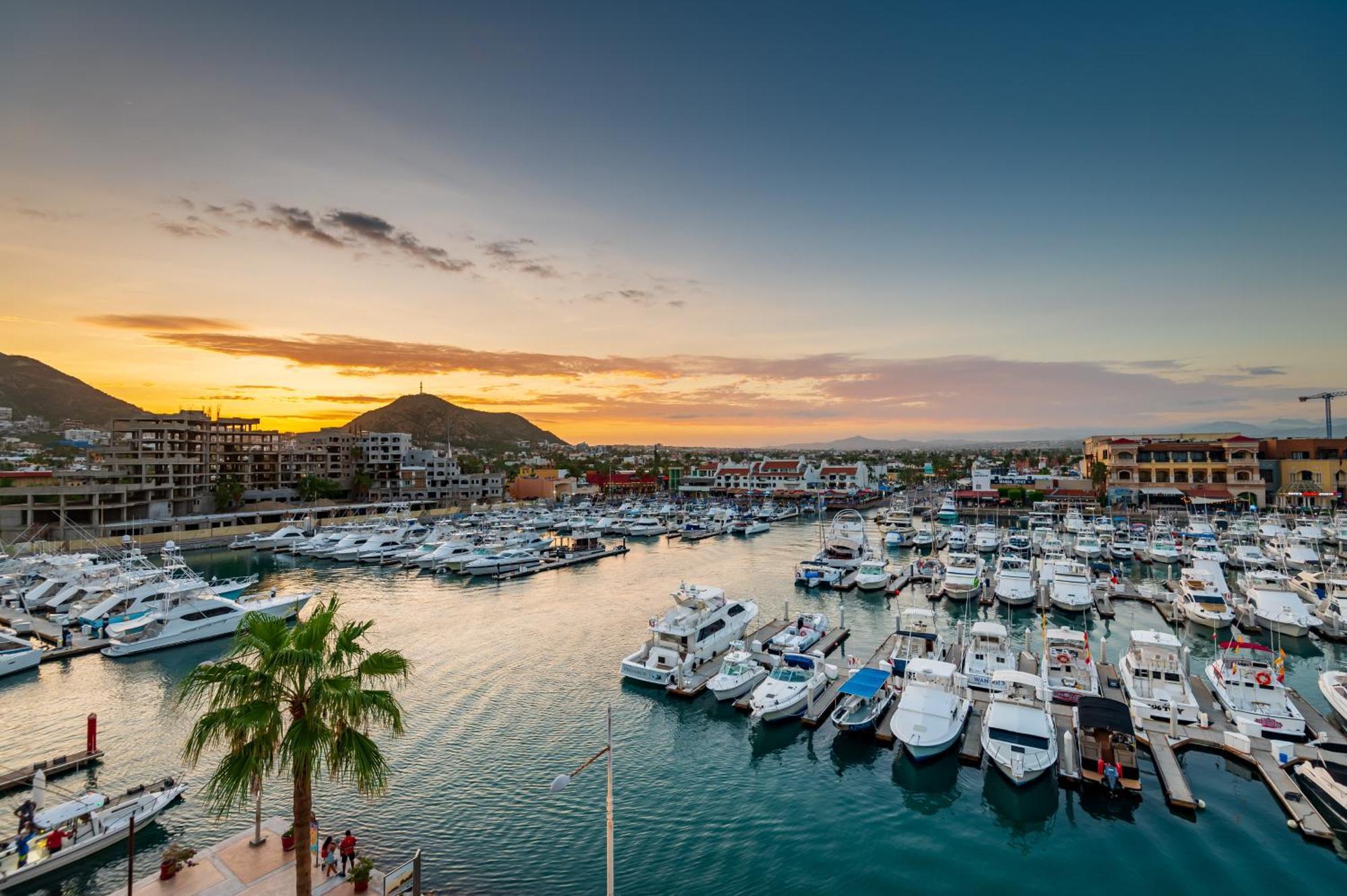Marina Cabo Plaza Town & Beach Condos Кабо Сан Лукас Екстериор снимка