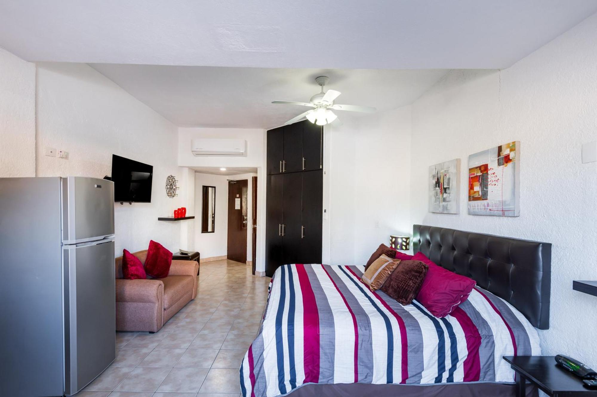 Marina Cabo Plaza Town & Beach Condos Кабо Сан Лукас Екстериор снимка