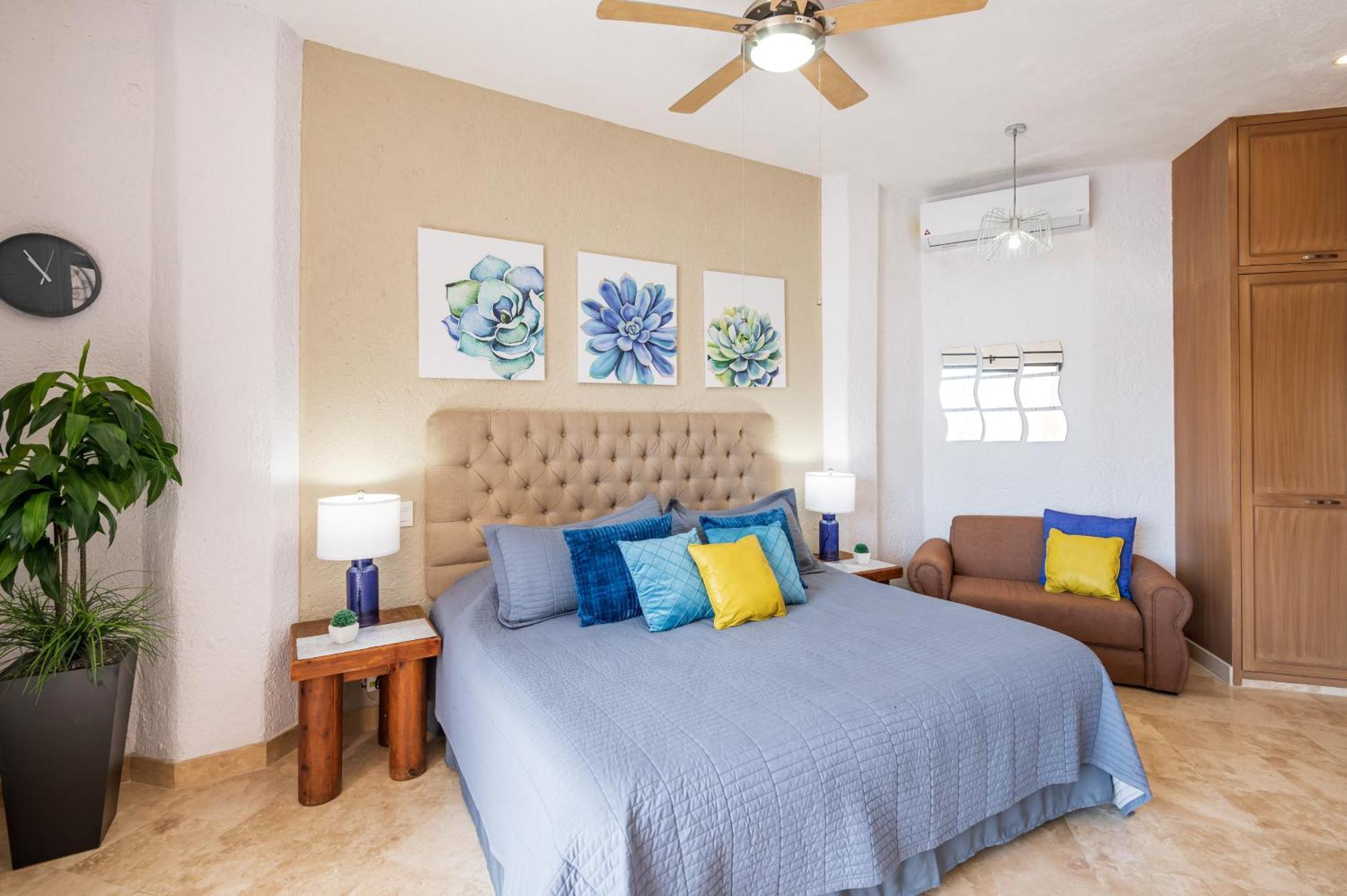 Marina Cabo Plaza Town & Beach Condos Кабо Сан Лукас Екстериор снимка