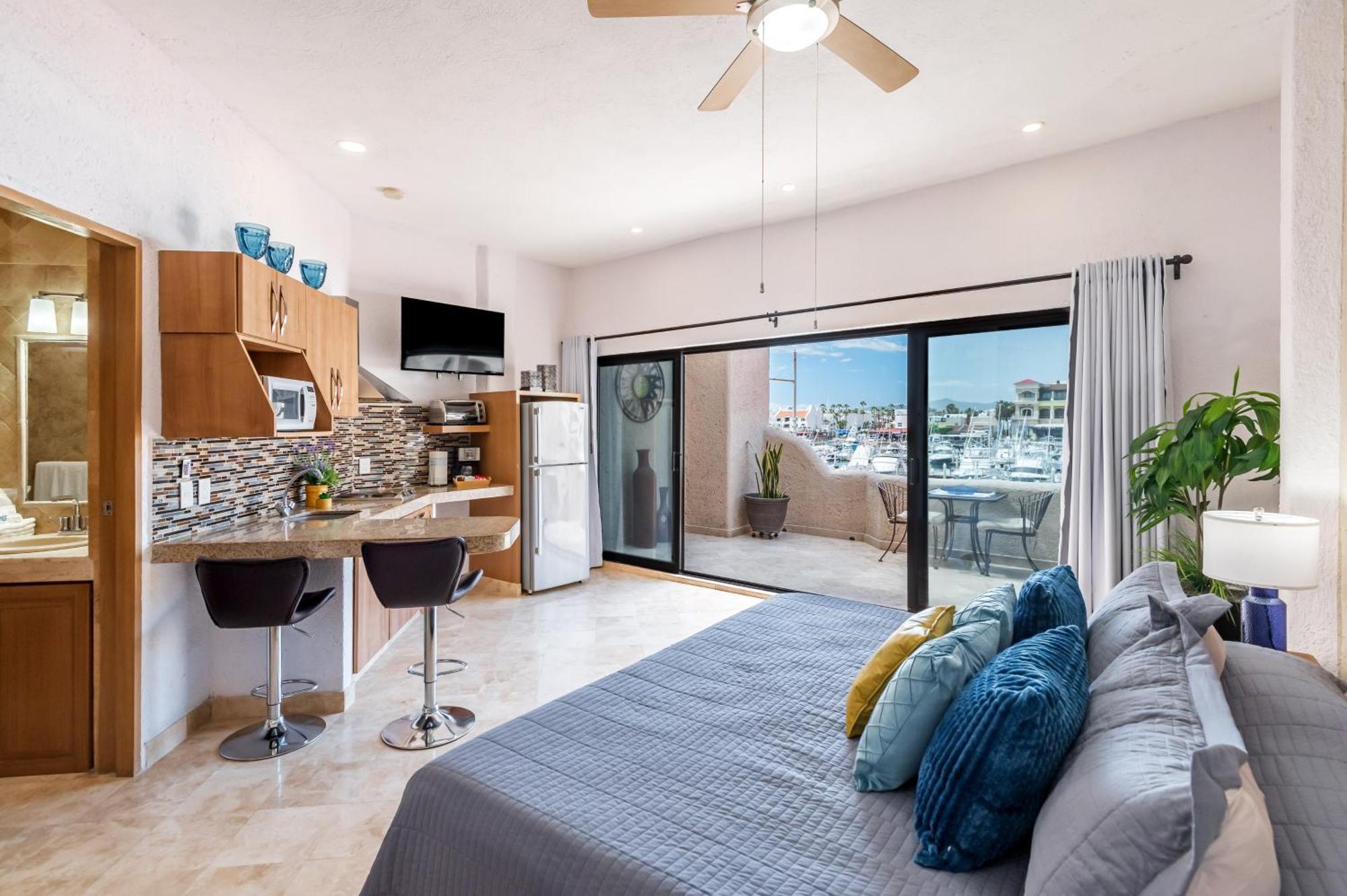 Marina Cabo Plaza Town & Beach Condos Кабо Сан Лукас Екстериор снимка